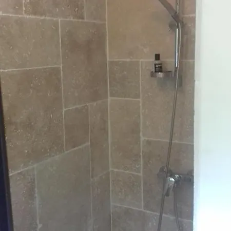 Le Calme Bed & Breakfast 3*